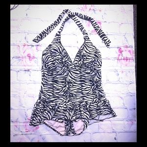 Torrid Plus SZ 2 煉Print Halter Skirted Swim Dress